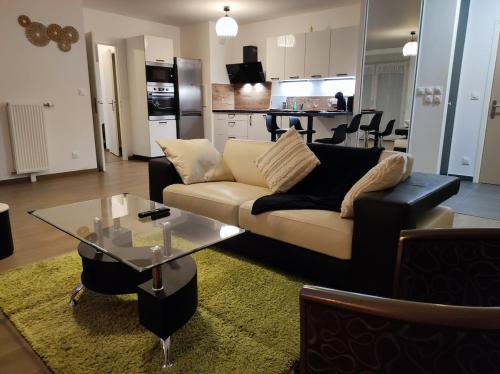 Faubourg-Raines Apartamento | L'AuthentiCité, jardin et parking au centre-ville