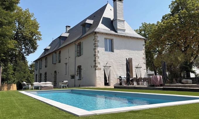 Saint-Bazile-de-Meyssac Casa | L'Avenante Bazilloise - 17th-century residence - Large-capacity accommodation