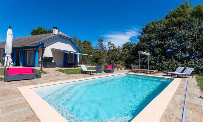 Monein Apartamento | L'Azuré de Monein – Dúplex Renovado con Vistas Impresionantes, Piscina Privada, Jardín y Mezzanine