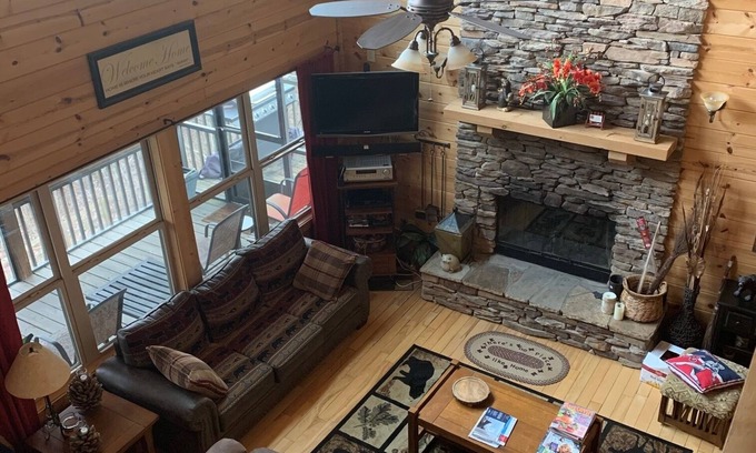 Young Harris Cabina | L&D Mountain Retreat Cabin far from the Hustles and Bustles of the City