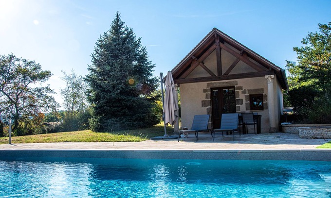 Astaillac Casa | L'Eden de Georges - relaxation with heated pool and private out-door escape range