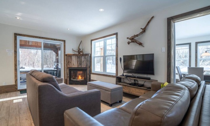 Matawinie Regional County Municipality Apartamento | L'Enchanteur |Hot Tub | River & Kayaks |EV Charger