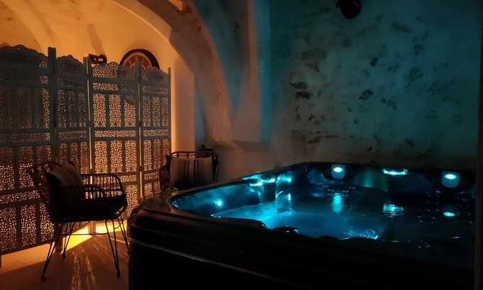 Orgon Casa | L'envoûtement Provençal, Jacuzzi Privatif et SPA