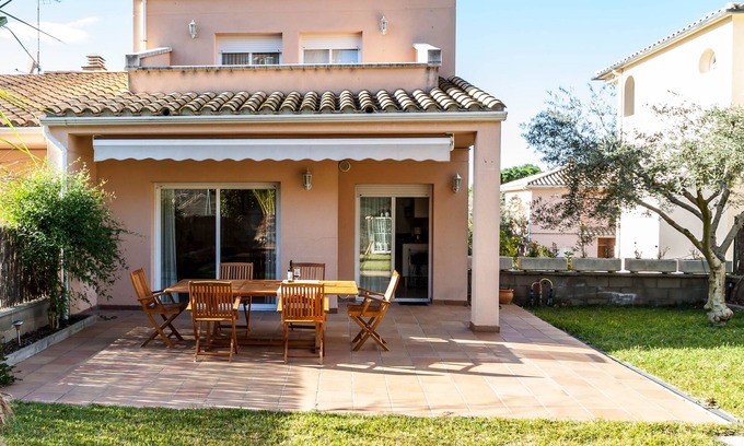 L'Escala Casa | L' Escala: Casa con jardín. wifi free HUTG -006805