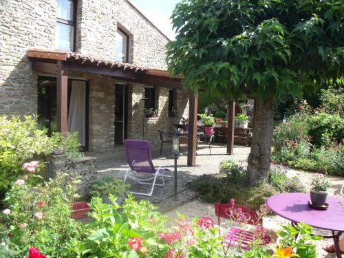 Saint-Vincent-Sterlanges Cama Y Desayuno | L' Esterlanges SUITE FAMILLE 2 chambres 4 personnes PROCHE PUYduFOU