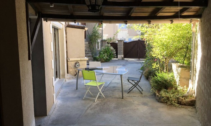 La Roche-Posay Casa | L'évidence **** Atypical house of 60m² with private interior courtyard