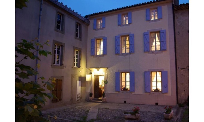 Leran Casa | L’Impasse du Temple - Superb Holiday 1 BR, beautiful gardens, salt water pool