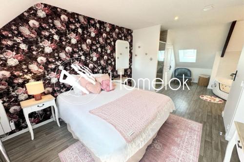 Queven Apartamento | L’instant rose - Cocon fleuri avec jacuzzi