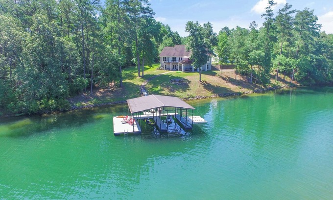 Stoney Point Landing Casa | L&L Lodge: 6 BR, 5 BA House in Double Springs, Sleeps 15