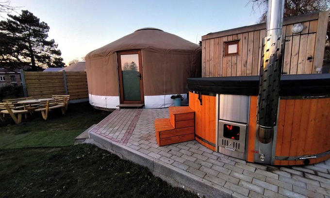 Brugelette Cabina | L'olivier is a magnificent yurt just a 10-minute walk from Pairi Daiza.