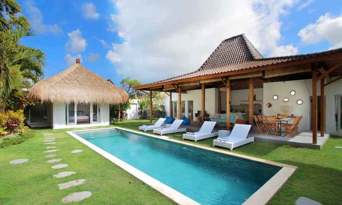 Petitenget Villa | # L1 12BR Oberoi 700m playa Seminyak
