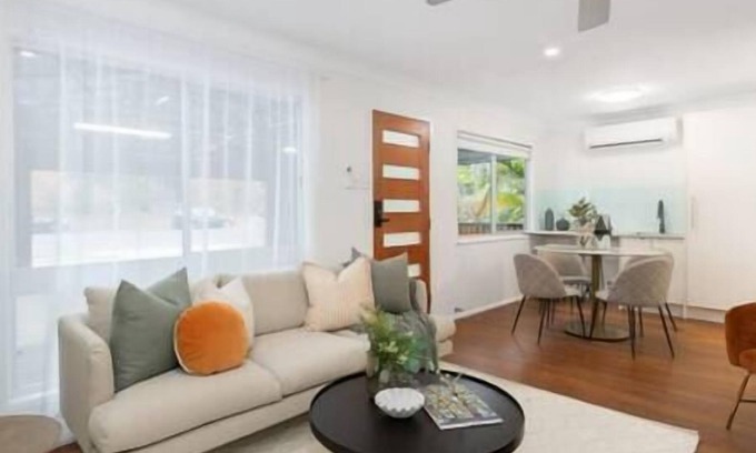 Lota Casa | L143Up 3BR/2BA House w Parking Close to Eastwood Beach