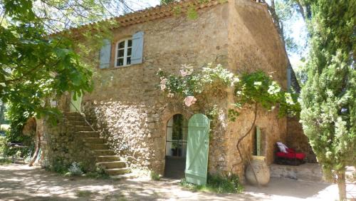 Salernes Apartamento | La Bastide du Capelier - Gîte pour 4 personnes avec baignoire balnéothérapie