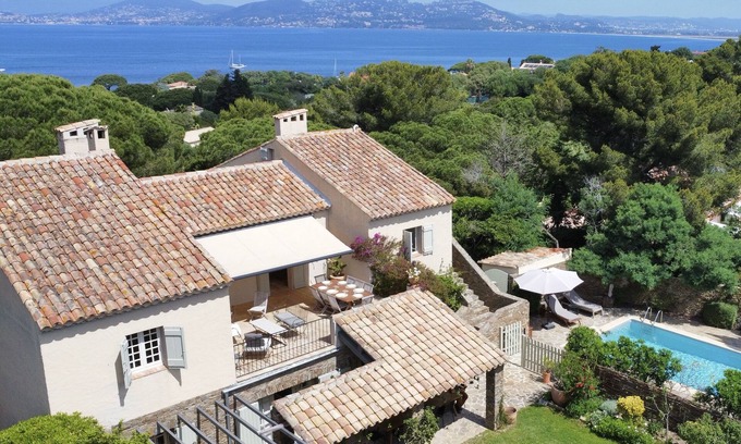 Giens Villa | La Bastide du Niel Swimming pool - Port du Niel 200m away