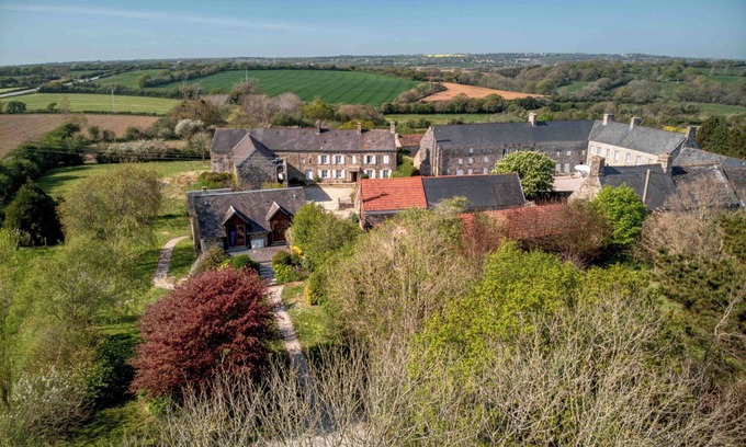 Surtainville Casa | La Bergerie: Large house with spacious garden