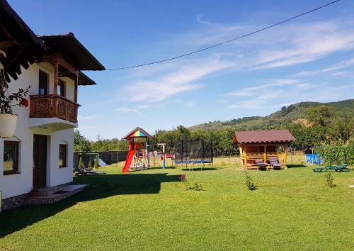 Polovragi Casa | La Bunicu