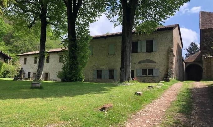 Le Pin Casa | LA CHARTREUSE DE LA SYLVE BÉNITE, casa familiar