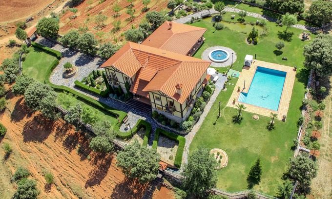 Ciruelos de Cervera Casa | La Calandria Villa, Ribera DUERO & RIOJA wine, 9BD, Piscina, Padel, BBQ