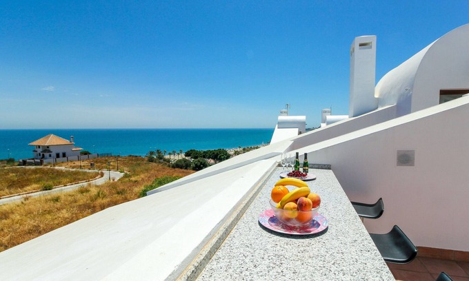 Mijas Chalet De Esquí | La Cala townhouse, beach 400 m, roof terrace, BBQ