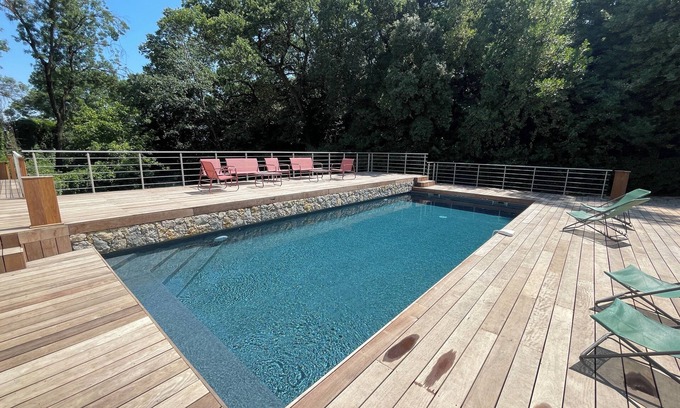 Montferrier-sur-Lez Villa | La Calade: Villa in the shade of oak trees