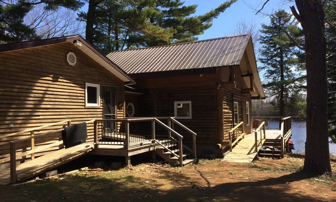 Cormierville Chalet De Esquí | La Camp on the river