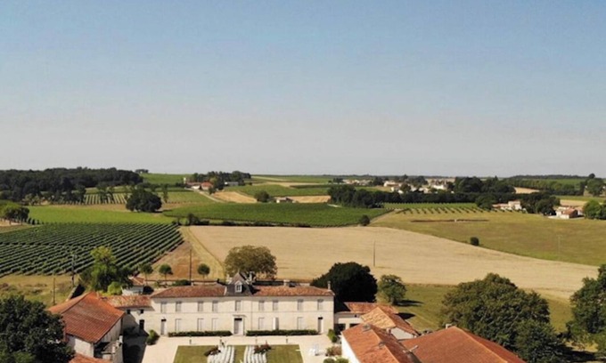 Reaux Apartamento | La Cannonerie: Gîte in the heart of the Cognac vineyards with swimming pool.