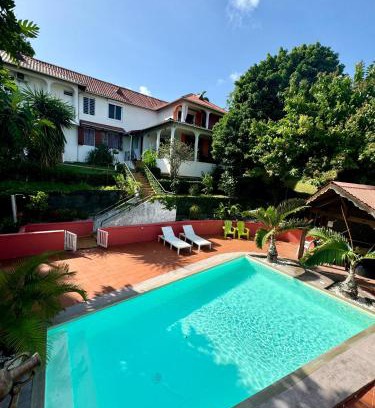 Les Abymes Casa | La Canopée Enchantée, chambres d'hôtes, piscine, proche aéroport, Gare maritime