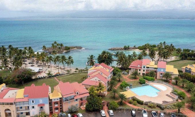 Bas du Fort Casa | La "Caret" 3 bedrooms swimming pool and beach access, rated 4 stars