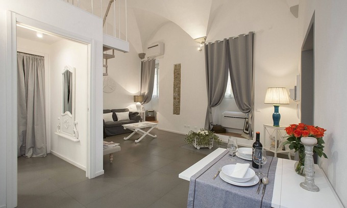 Santo Spirito Apartamento | La Casa Bianca: Encantador apartamento cerca del Palacio Pitti y la Plaza S. Spirito