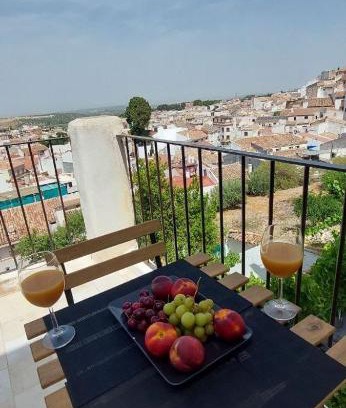 Martos Casa | La Casa Character