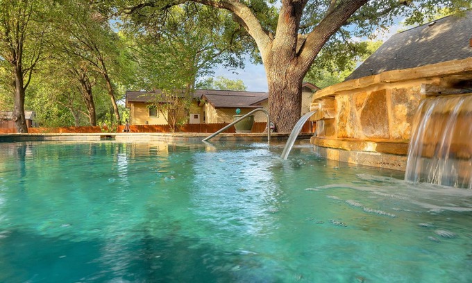 Windcrest Casa | La Casa Club de Golf - w/ pool and hot tub!