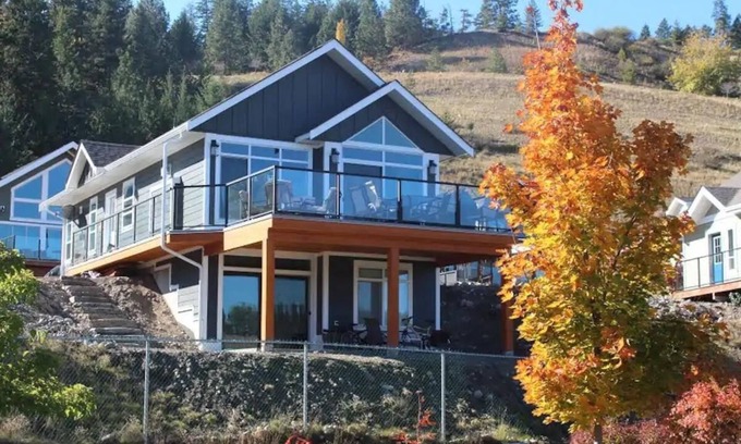 Central Okanagan Casa | La Casa Cottage Beach Vibe, Entire Home Lake Views