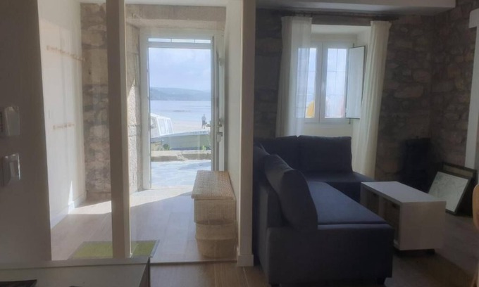 Fisterra Apartamento | La Casa de Ana está ubicada en una antigua fábrica de salazón del año1805