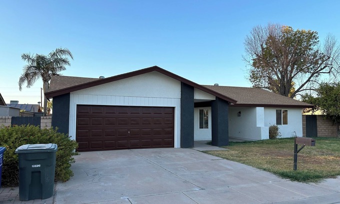 Yuma Casa | La Casa de Burro, Newly remodeled family and pet friendly home with a pool!