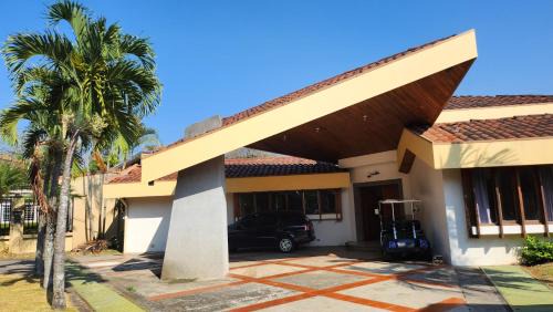 Ciudad Cariari Cama Y Desayuno | La Casa de Cariari Al Golf