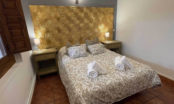 Madarcos Casa | La Casa de la Maestra 1 es casa encantadora, típica de pueblo, de decoración cálida y acogedora.