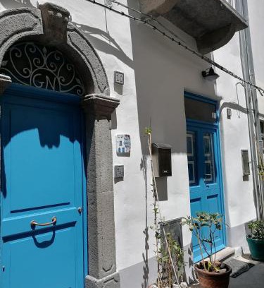 Lipari Historic Centre Casa | "la casa dell'architetto" con terrazza panoramica in centro storico e a due passi dal porto