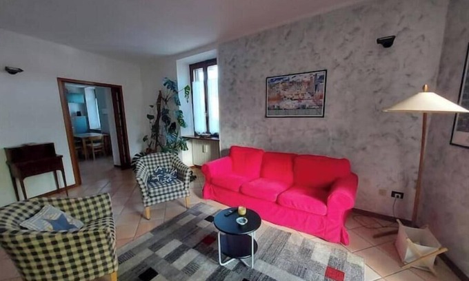 Comabbio Apartamento | La Casa di Anna: Lake Maggiore area. Private Beach