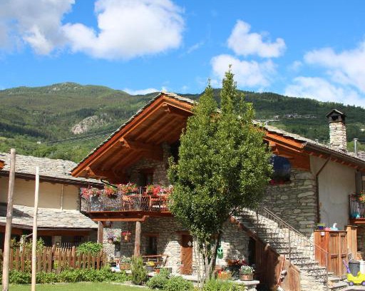 La Cretaz-Roisan Apartamento | La casa di nonno "cien"