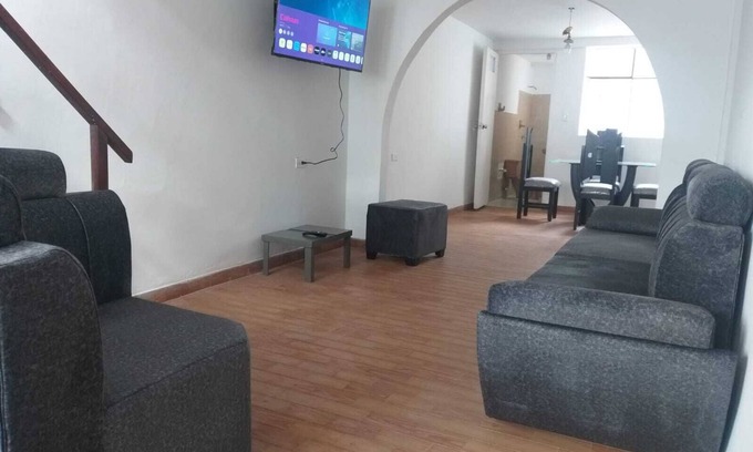 Popayan Cabaña | La casa está ubicada cerca al centro, parqueadero gratis para vehículo mediano.