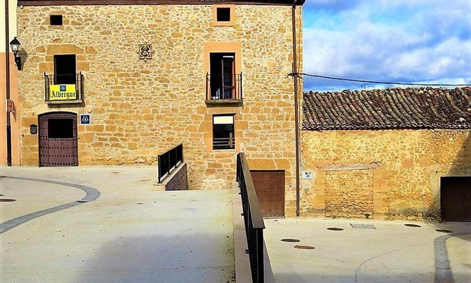 Villatuerta Hostal | La Casa Mágica