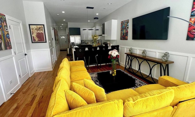 Woodlawn Apartamento | La Casa Negra Chicago, Beautiful 3 Bed 2 Bath near Lake in Chicago