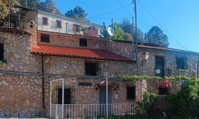 La Casa de la Noguera Casa | Casa Rural La Caseta