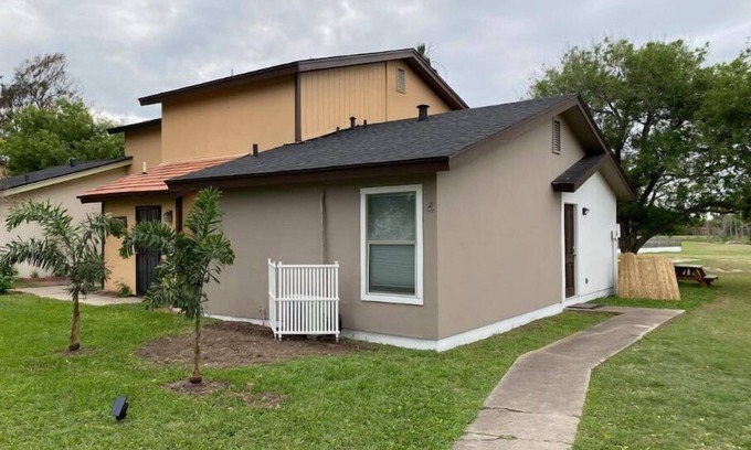 Brownsville Casa | La Casita 1