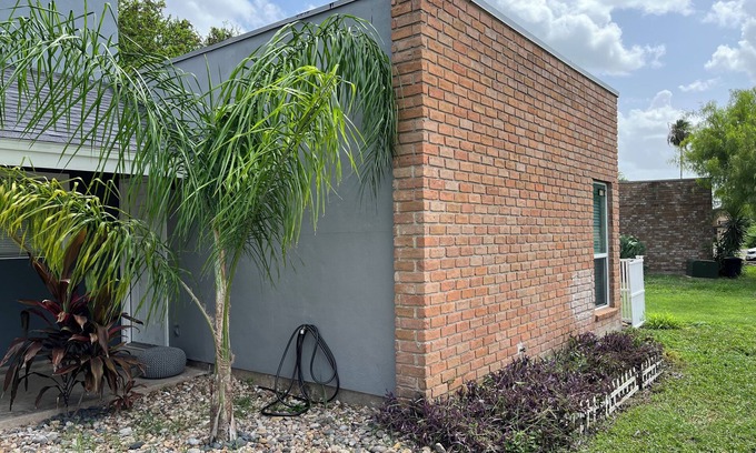 Brownsville Casa | La Casita 2