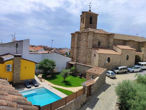 Castillo de Bayuela Chalet De Esquí | La casita de Ra