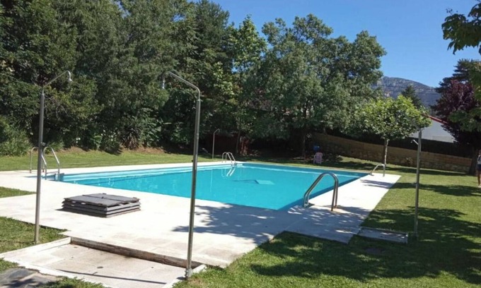 Cercedilla Chalet De Esquí | La casita de la Sierra Cercedilla. Precioso chalet de piedra y madera.