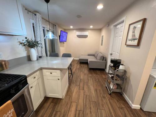 Whittier Casa | La Casita de Whittier, Private Unit w/patio area, Disney, Biola, Knotts