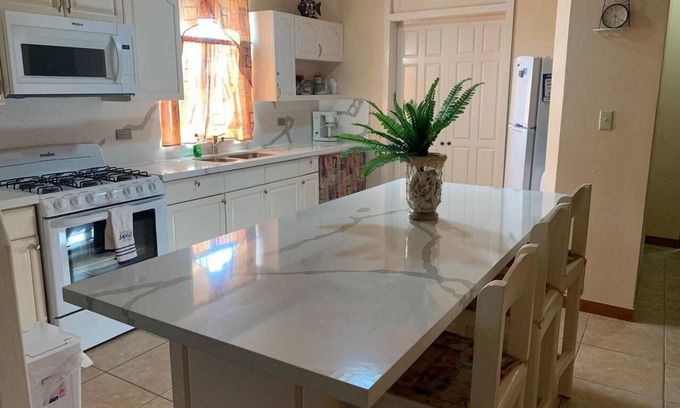 Laguna Shores Casa | La casita medrano