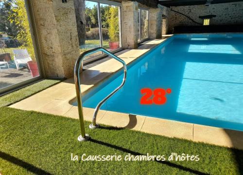 Gramat Cama Y Desayuno | La Causserie, Chambre d'Hôtes avec piscine interieure, pour vous seuls !